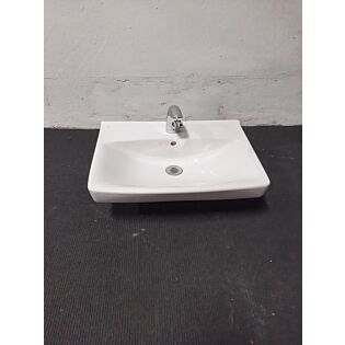 Ifö Håndvask med berøringsfrit armatur. 560x150x430