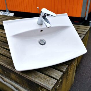 Ifö håndvask med Oras armatur 560x430 mm