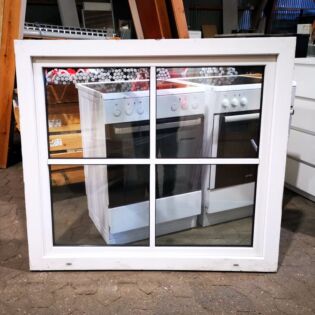 PVC vindue - sidehængt med kip og indbygget sprosse - 130 x 116 cm